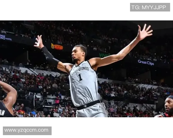 文班亚马首场比赛表现抢眼5次盖帽并成功隔扣字母哥引发热烈讨论