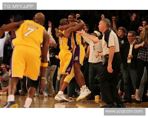 科比与阿泰的传奇对决:篮球场上的较量与友谊的碰撞 科比与阿泰的传奇对决:篮球场上的较量与友谊的碰撞